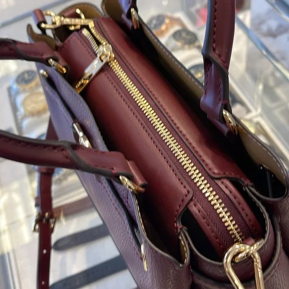 Michael Kors Reed Small Satchel Crossbody Center Zip Bag
Color: OXBLOOD 
NWT - Picture 14 of 16